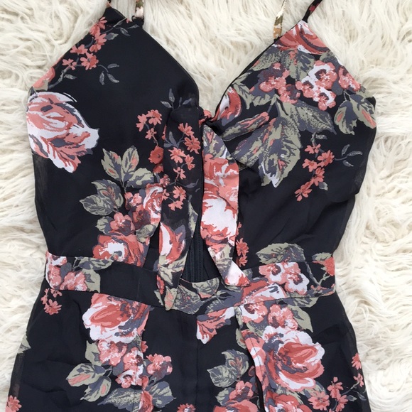Floral wide jump suit. ONLY 1 LEFT ‼️ - Picture 7 of 7